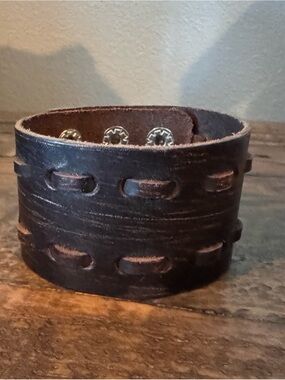 ⭐ 2/$20 Women’s Brown Leather Laced Cuff Bracelet